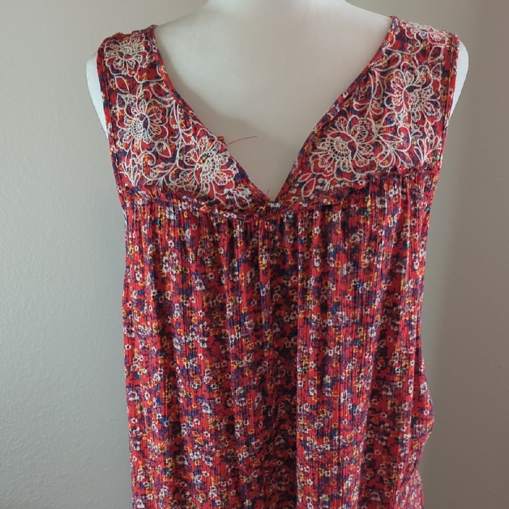 Red Floral Sleeveless Top with Lace Detail